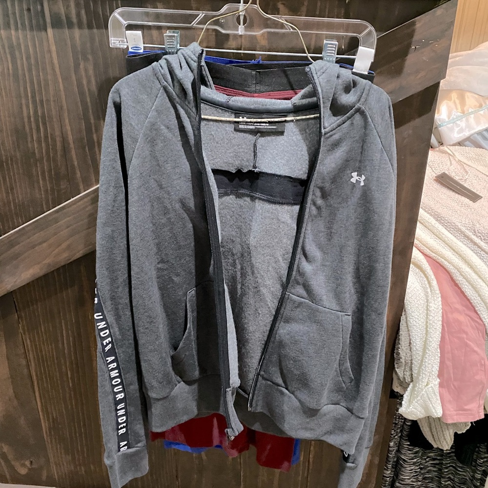 Under Armour Hoodie-size medium